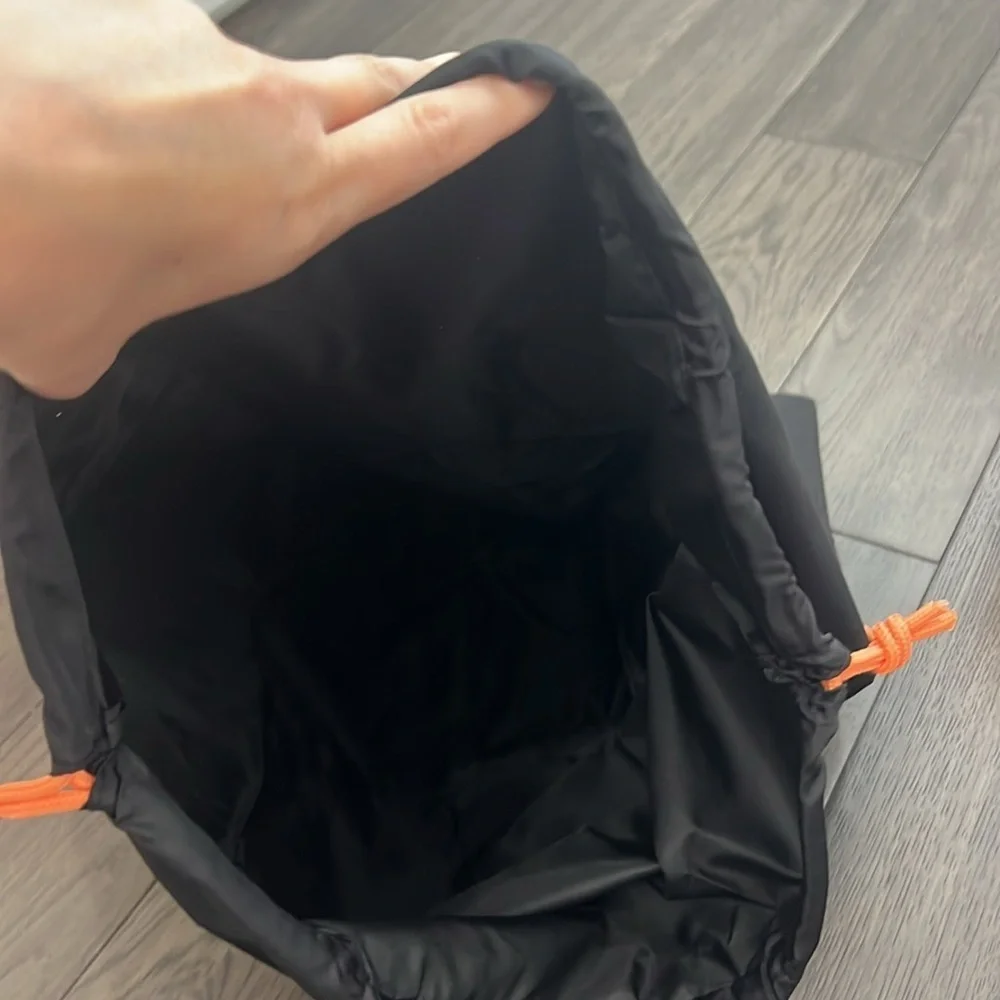 NWOT Bundle travel sack bag and backpack with compressible silicone water bottle